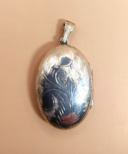 Φόρτωση εικόνας στο εργαλείο προβολής Συλλογής, ΑΣΗΜΕΝΙΟ 925⁰ ΜΕΝΤΑΓΙΟΝ ΕΓΚΟΛΠΙΟ ΦΩΤΟΓΡΑΦΙΩΝ ΜΕΓΑΛΟ ΟΒΑΛ ΜΕ ΣΚΑΛΙΣΜΑΤΑ ΧΕΙΡΟΣ