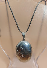 Φόρτωση εικόνας στο εργαλείο προβολής Συλλογής, ΑΣΗΜΕΝΙΟ 925⁰ ΜΕΝΤΑΓΙΟΝ ΕΓΚΟΛΠΙΟ ΦΩΤΟΓΡΑΦΙΩΝ ΜΕΓΑΛΟ ΟΒΑΛ ΜΕ ΣΚΑΛΙΣΜΑΤΑ ΧΕΙΡΟΣ