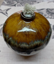 Φόρτωση εικόνας στο εργαλείο προβολής Συλλογής, ΚΕΡΑΜΙΚΗ ΧΕΙΡΟΠΟΙΗΤΗ ΛΑΜΠΑ ΛΑΔΙΟΥ ΜΕ ΥΑΛΩΜΑ ΜΠΕΖ-ΓΚΡΙ ΜΕΤΑΛΛΙΚΟΥΣ ΙΡΙΔΙΣΜΟΥΣ