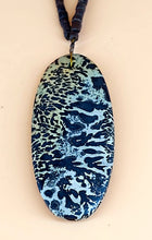 Load image into Gallery viewer, NECKLACE SEMI-PRECIOUS OVAL STONE JASPER &quot;ANIMAL PRINT&quot; DESIGN AND SMALL COCONUT BEADS IN NECKLACE 60 CM.
