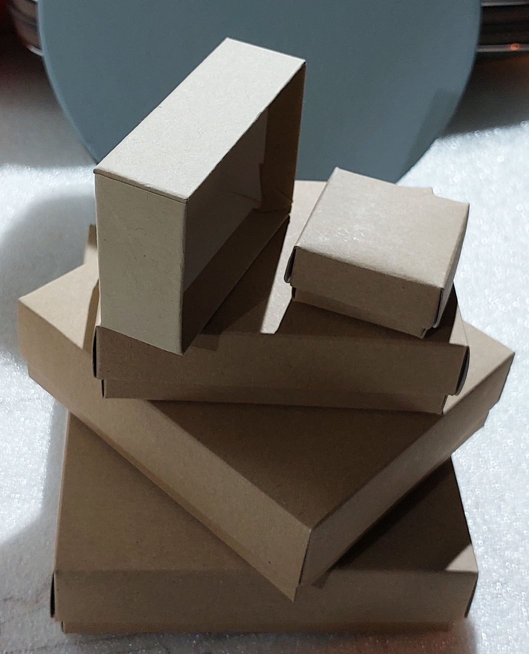 ΣΥΣΚΕΥΑΣΙΑ ΚΟΥΤΑΚΙΑ ΚΟΣΜΗΜΑΤΩΝ ΔΙΑΦΟΡΩΝ ΜΕΓΕΘΩΝ ΚΡΑΦΤ ΧΑΡΤΙ + ΕΓΧΡΩΜΕΣ ΚΟΡΔΕΛΕΣ ΥΦΑΣΜΑΤΙΝΕΣ