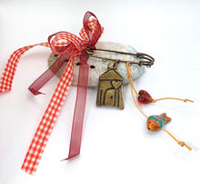 Load image into Gallery viewer, GOOD LUCK CHARM BRONZE BROACH AND LITTLE HOUSE
