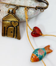 Load image into Gallery viewer, GOOD LUCK CHARM BRONZE BROACH AND LITTLE HOUSE
