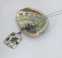Load image into Gallery viewer, GOOD LUCK CHARM/TALISMAN METAL ZINC DAISIES
