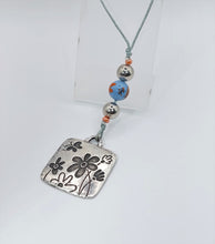 Load image into Gallery viewer, GOOD LUCK CHARM/TALISMAN METAL ZINC DAISIES
