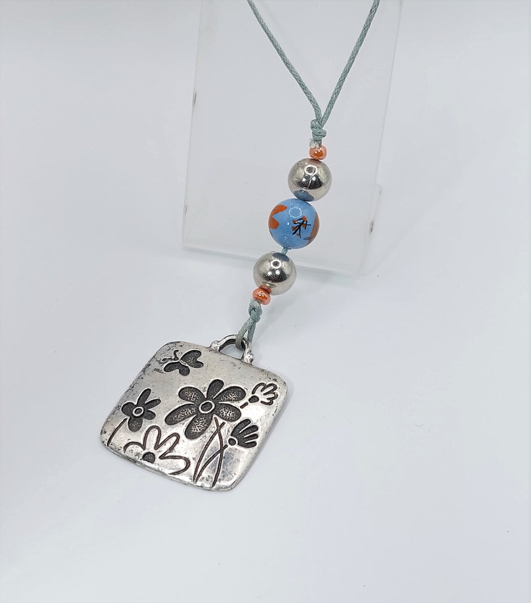 GOOD LUCK CHARM/TALISMAN METAL ZINC DAISIES